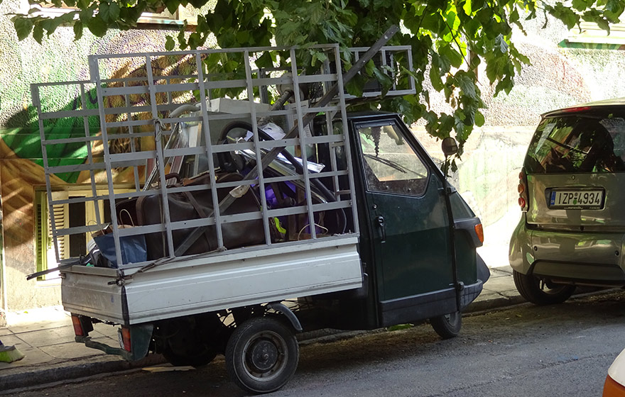 Griechenland:  Zur Bedeutung der Einführung des 13-Stunden-Tages in Griechenland - Vorwärts ins 19. Jahrhundert